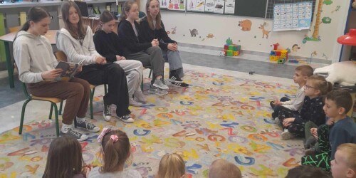 Dzieci czytają poezję w oddziałach przedszkolnych 2