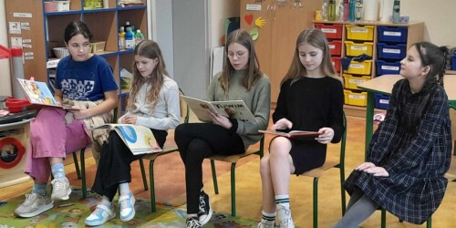 Dzieci czytają poezję w oddziałach przedszkolnych 3